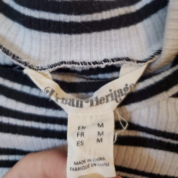 Black and white stripes crop top - Picture 4 of 7